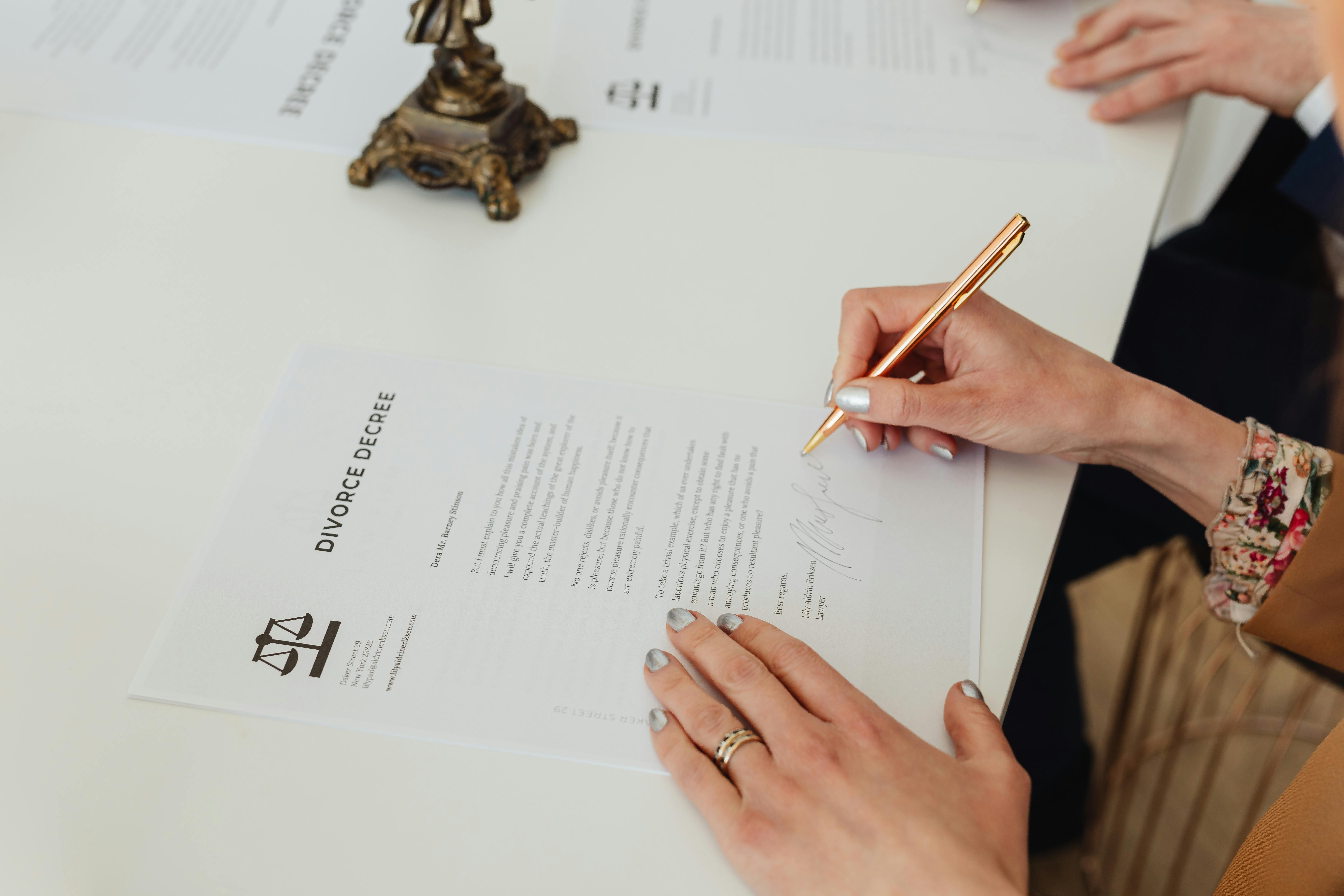 Firma de documento legal - FDR Traducciones